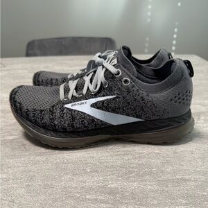 Brooks Bedlam 2 running shoes in a gray and black colorway Size 8 women’s